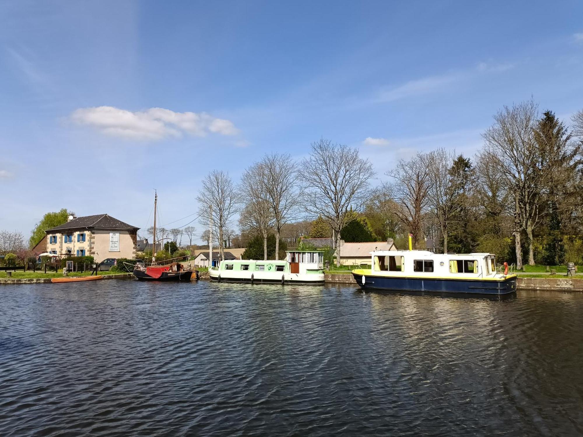 Ille Flottante, Maison Eclusiere Et Hebergements Insolites Sur Le Canal Hédé Bagian luar foto
