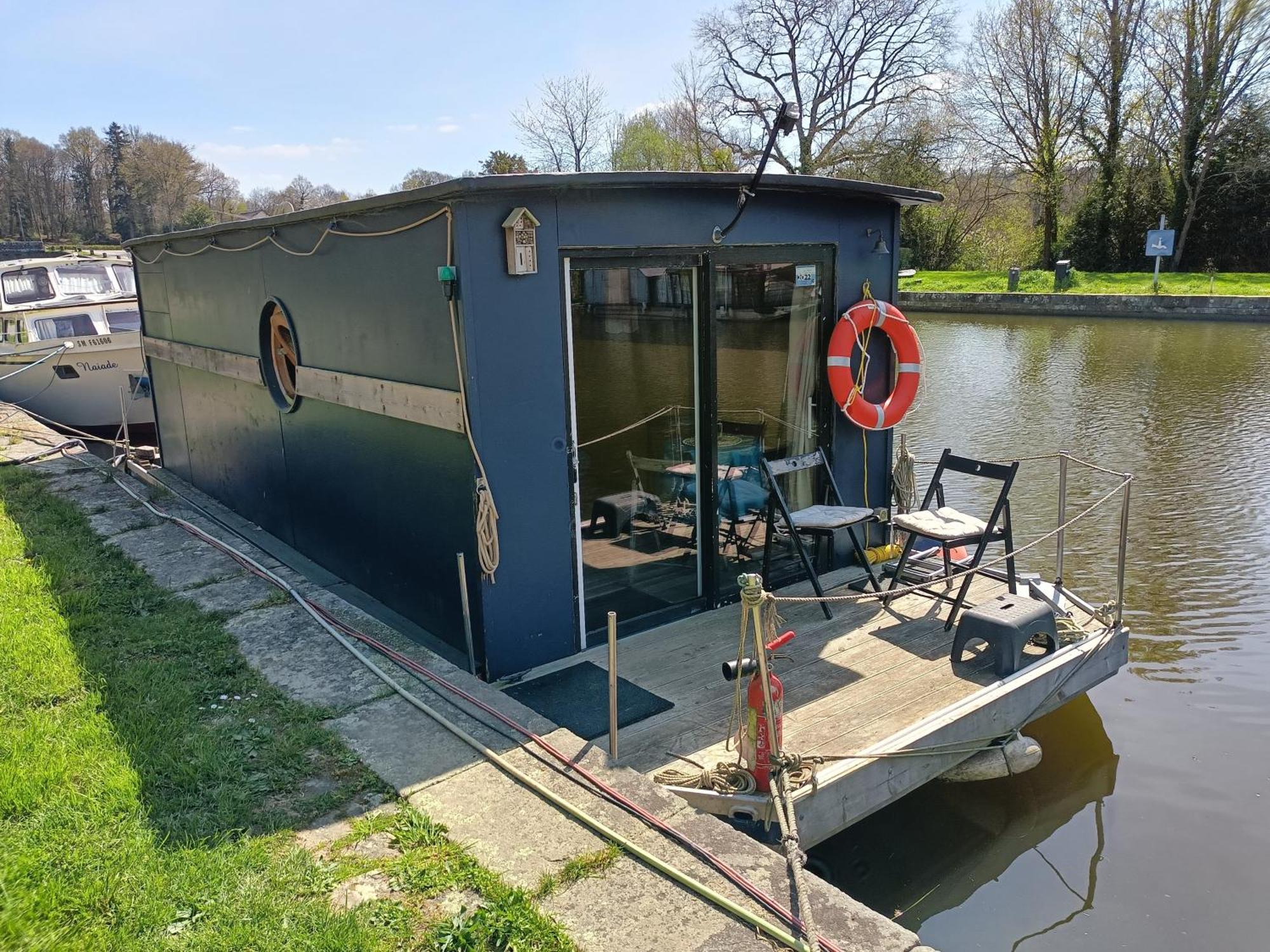 Ille Flottante, Maison Eclusiere Et Hebergements Insolites Sur Le Canal Hédé Bagian luar foto