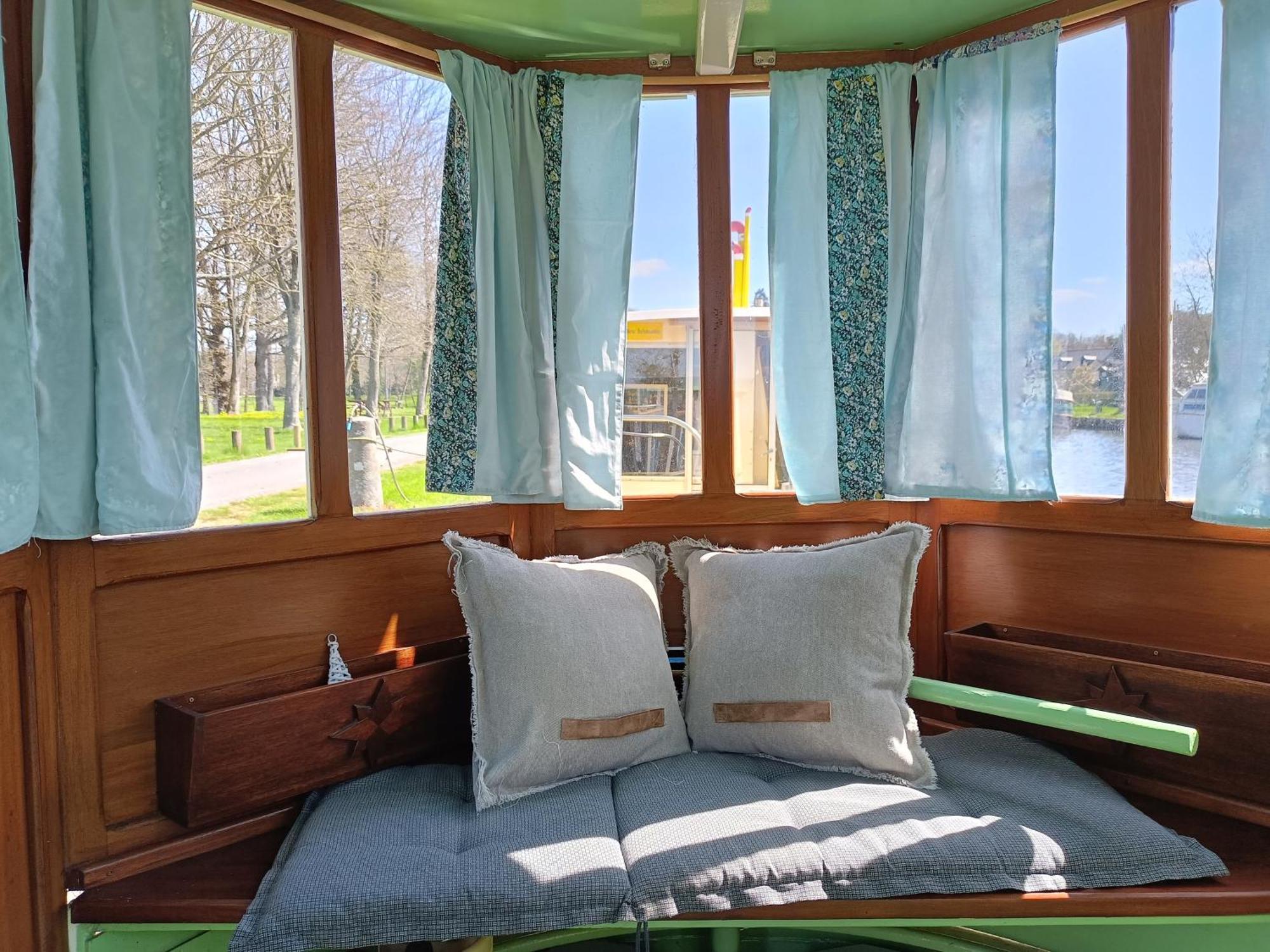 Ille Flottante, Maison Eclusiere Et Hebergements Insolites Sur Le Canal Hédé Bagian luar foto